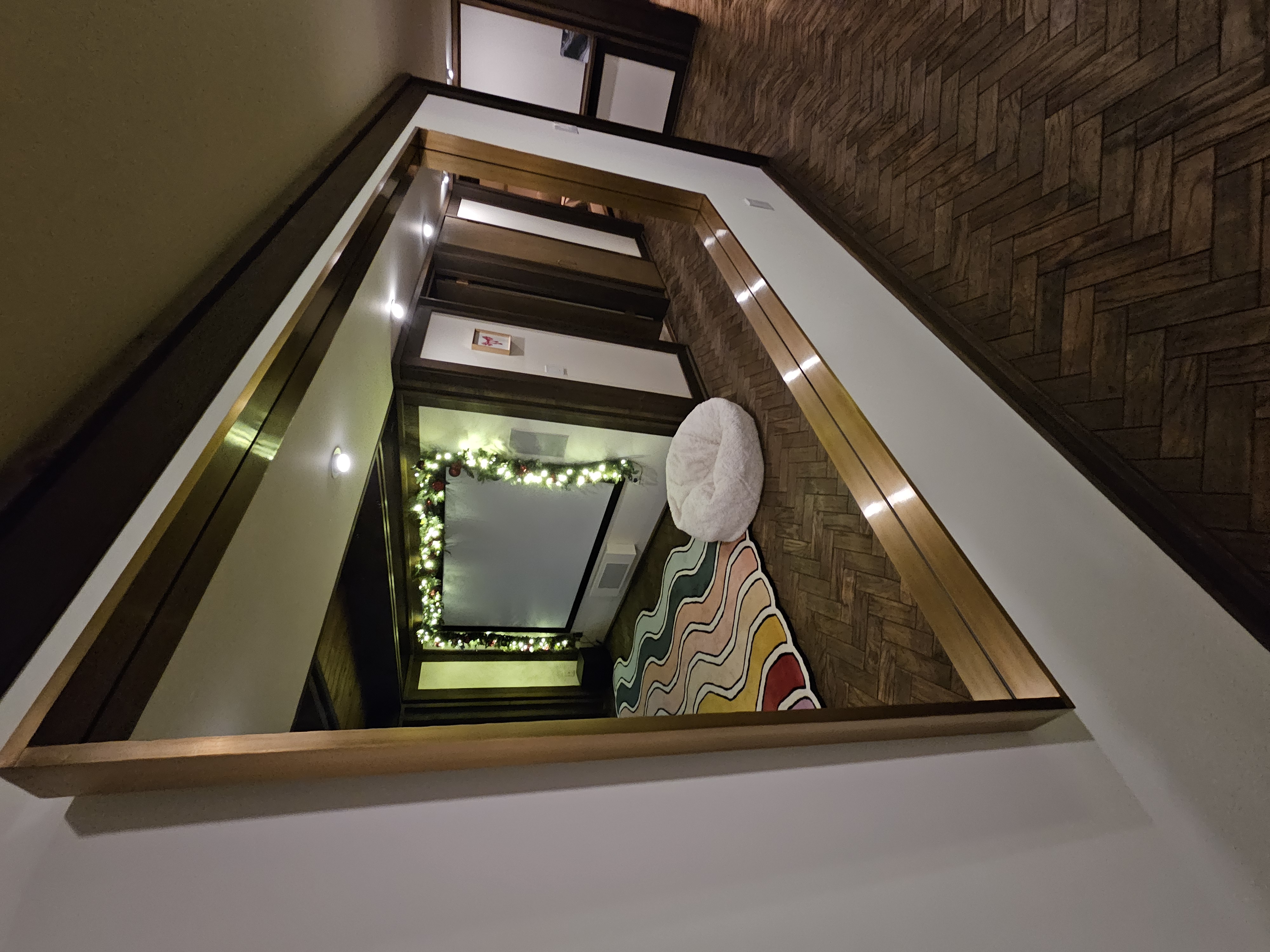 RH Dovetail Mirror - Room View 1